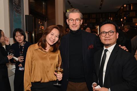 Screen Hong Kong night